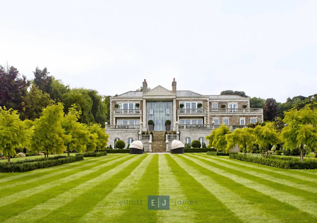 6 bed house for sale — Mott Street, Loughton