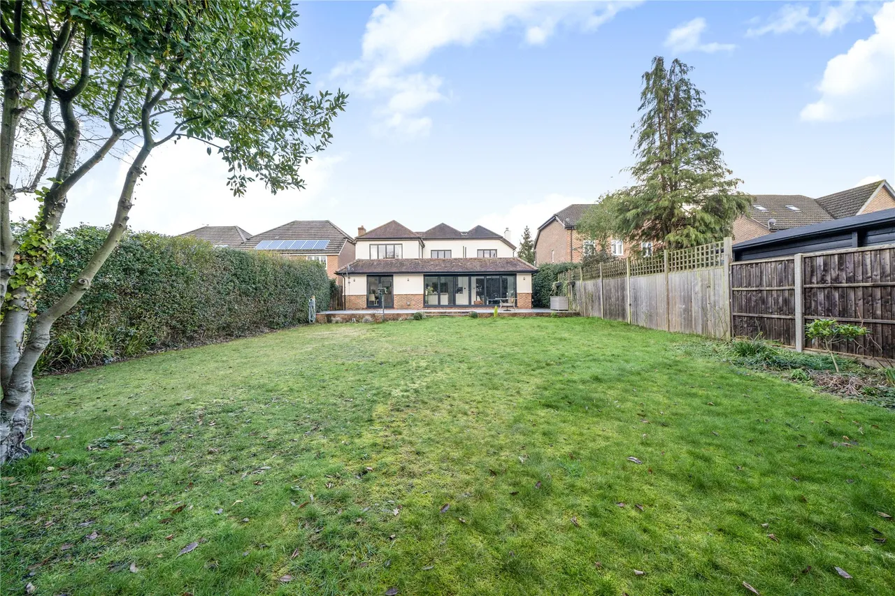 Bagshot Road, Knaphill, GU21, photo 26