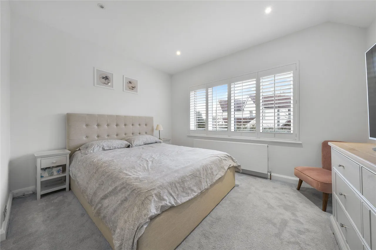 Bagshot Road, Knaphill, GU21, photo 14