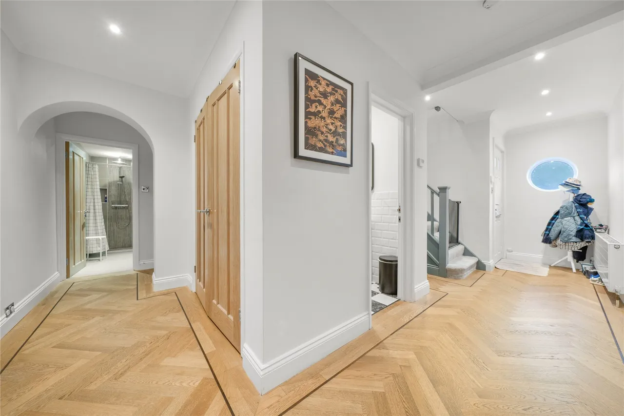 Bagshot Road, Knaphill, GU21, photo 12