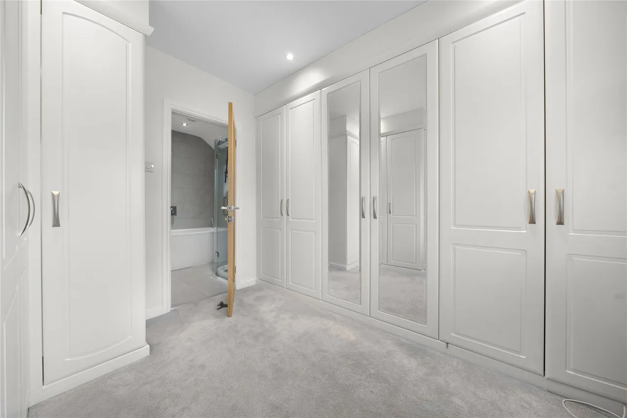 Bagshot Road, Knaphill, GU21, photo 16