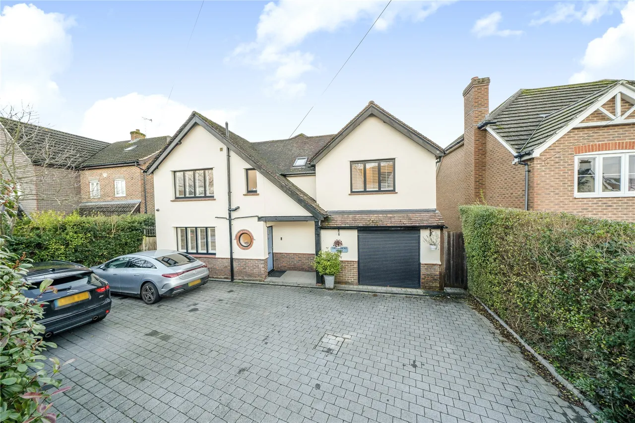 4 bed house for sale, Bagshot Road, Knaphill, GU21