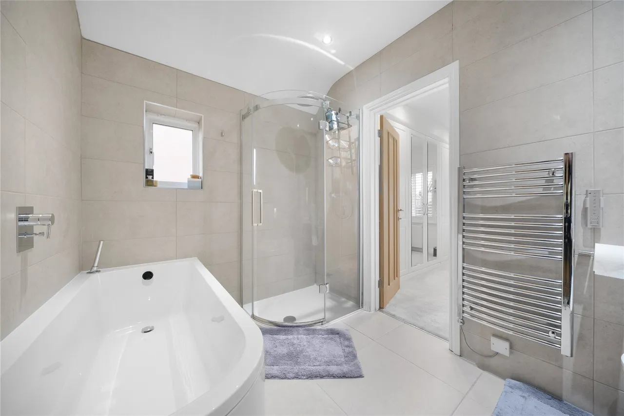 Bagshot Road, Knaphill, GU21, photo 17