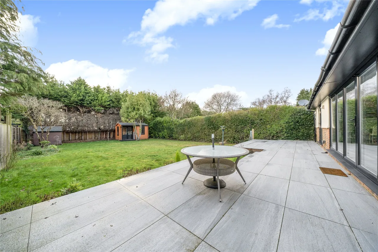 Bagshot Road, Knaphill, GU21, photo 25