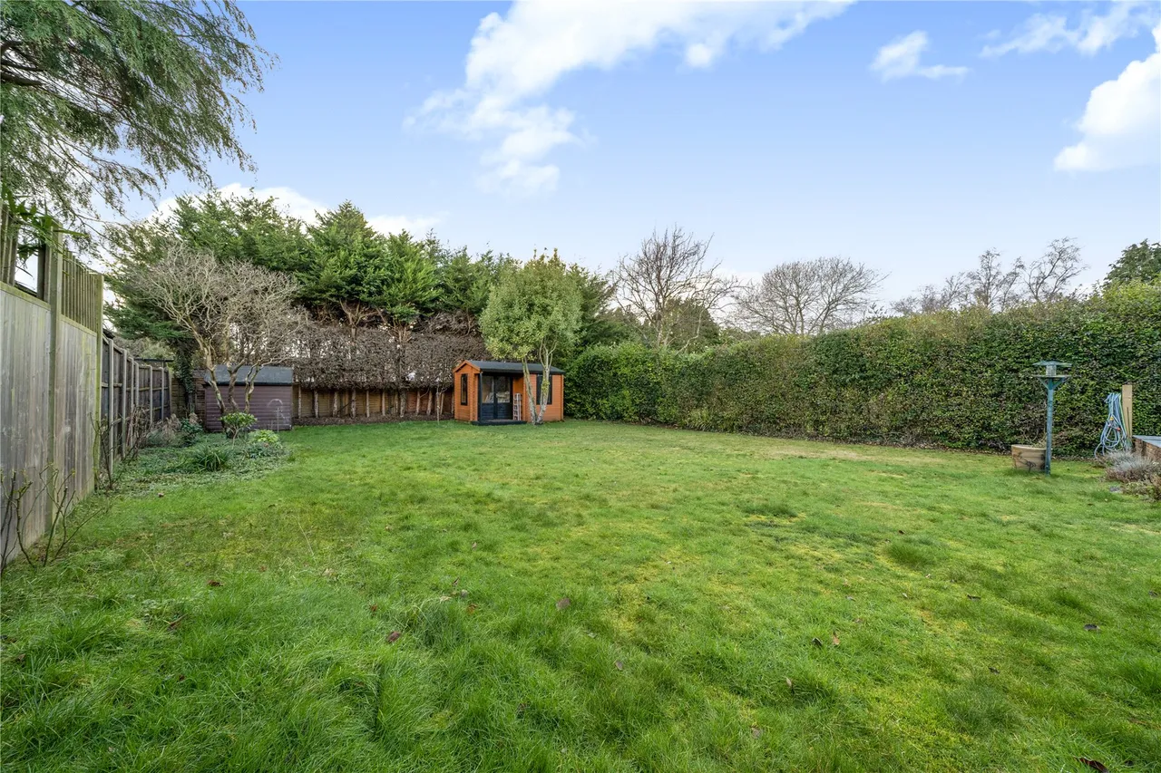 Bagshot Road, Knaphill, GU21, photo 27