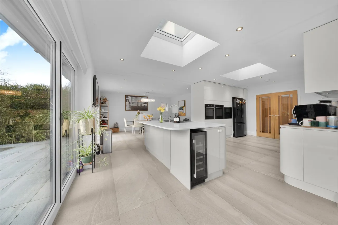 Bagshot Road, Knaphill, GU21, photo 2