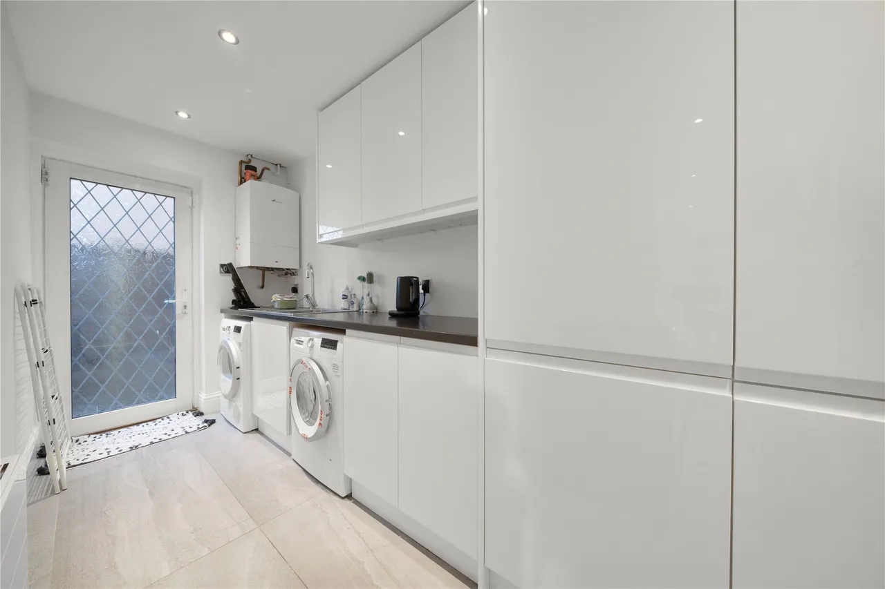 Bagshot Road, Knaphill, GU21, photo 11