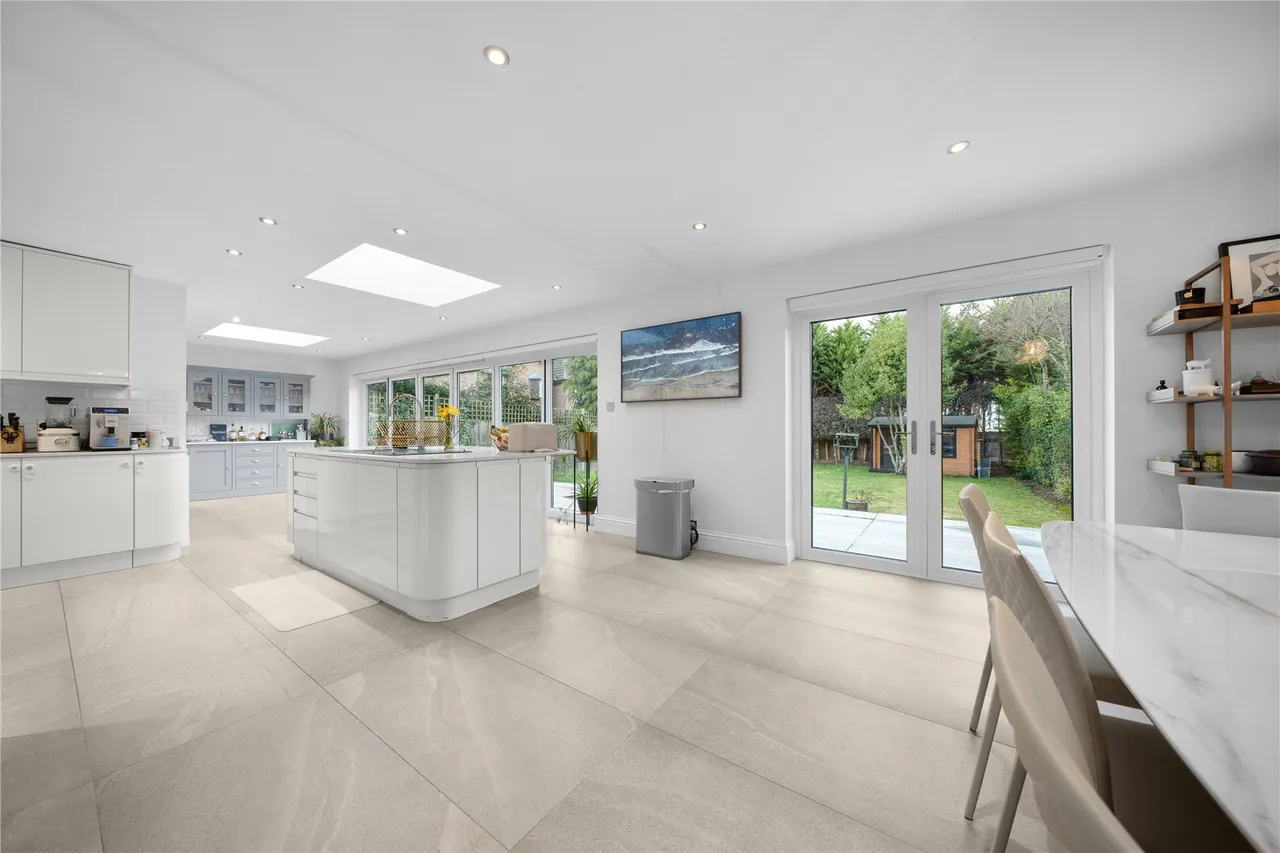 Bagshot Road, Knaphill, GU21, photo 9
