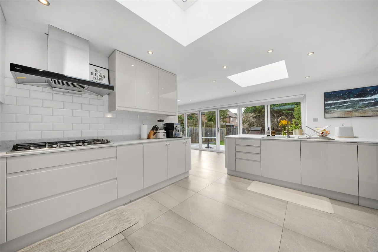 Bagshot Road, Knaphill, GU21, photo 7