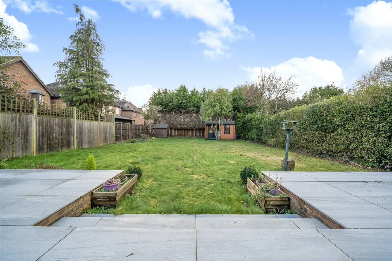 Bagshot Road, Knaphill, GU21, photo 24