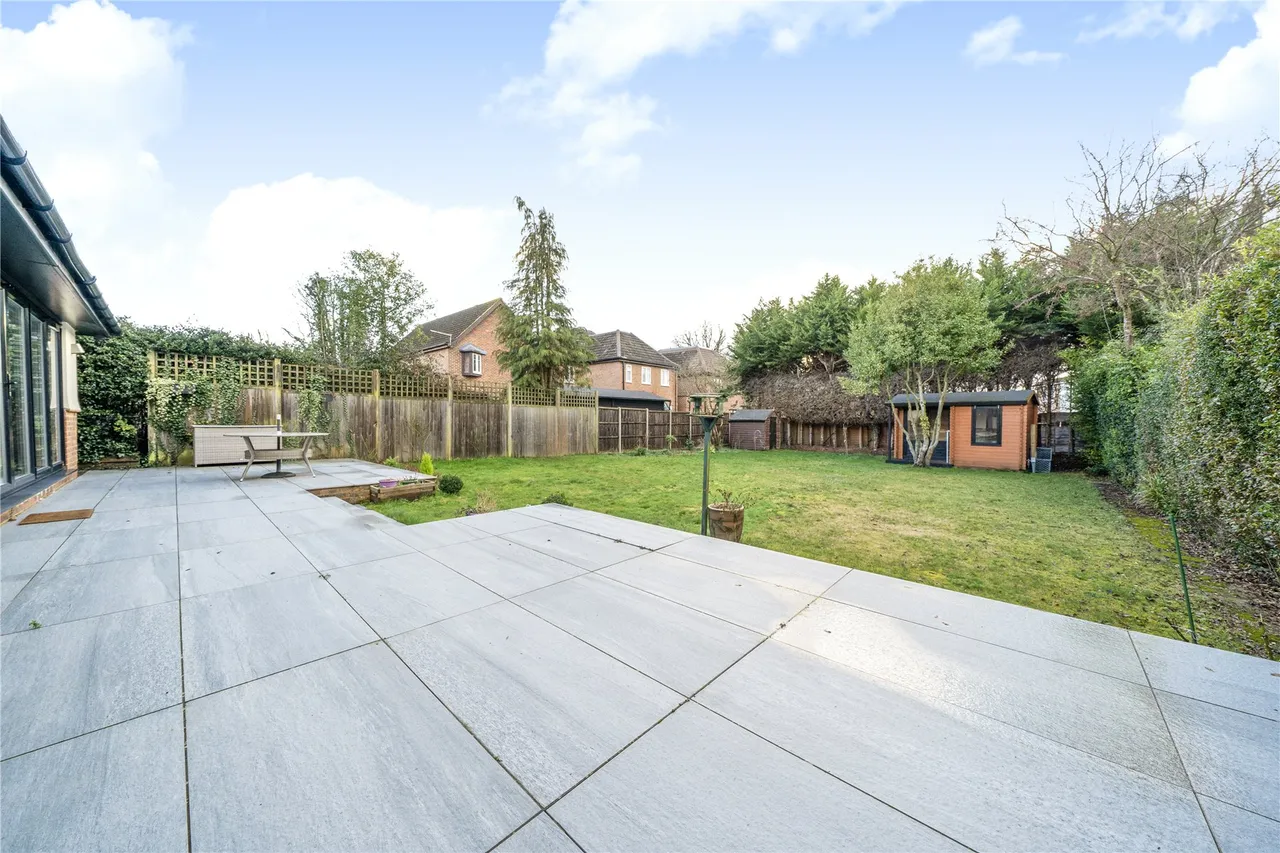 Bagshot Road, Knaphill, GU21, photo 22