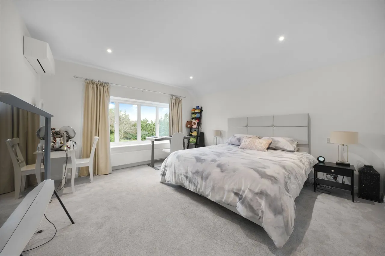 Bagshot Road, Knaphill, GU21, photo 18