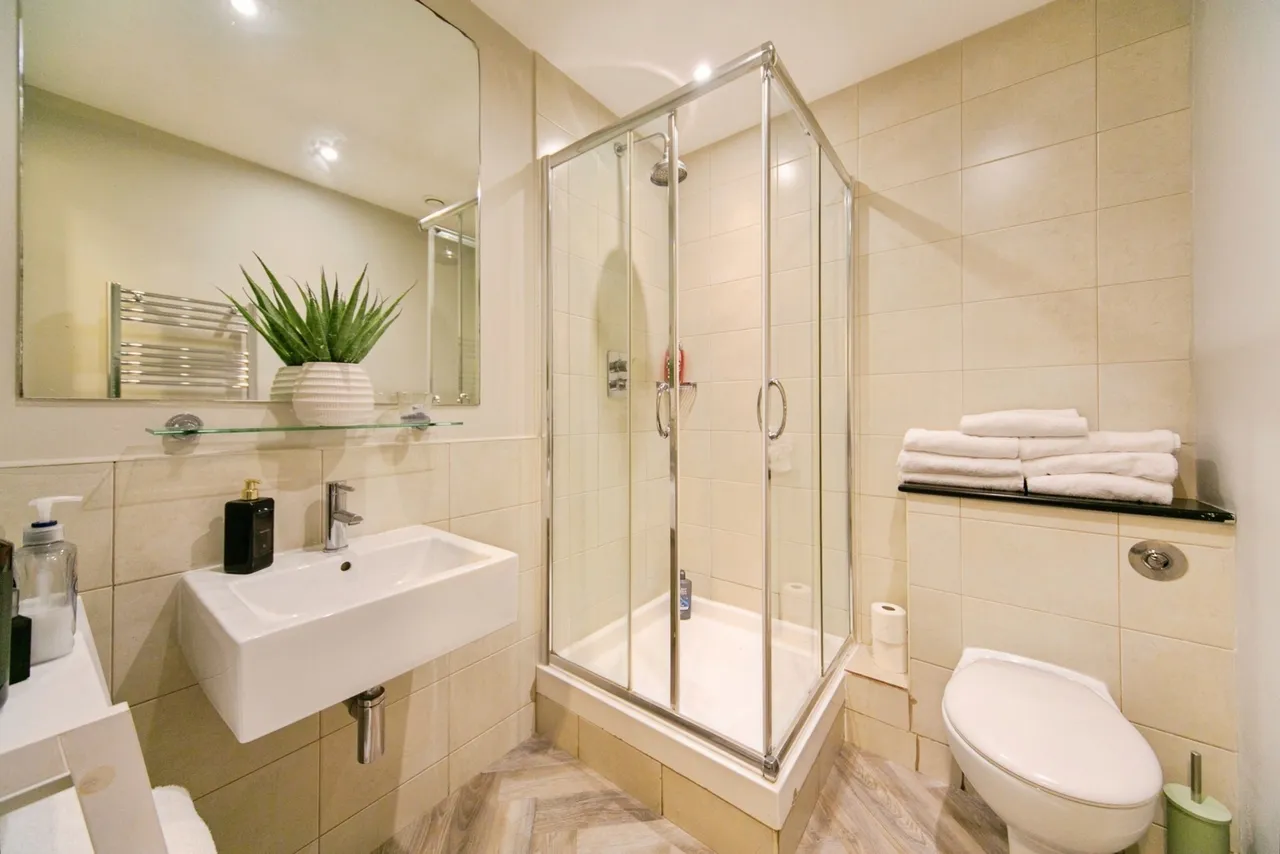 William Jessop Way, Liverpool, L3, photo 16