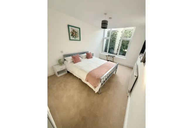 St. Judes Road, Egham, TW20, photo 13