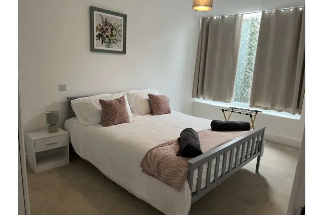 St. Judes Road, Egham, TW20, photo 12
