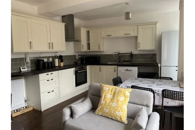 St. Judes Road, Egham, TW20, photo 3