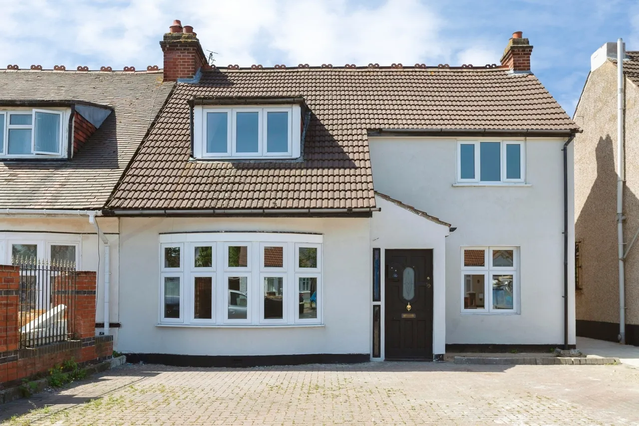 4 bed house for sale — Beattyville Gardens, Ilford, IG6