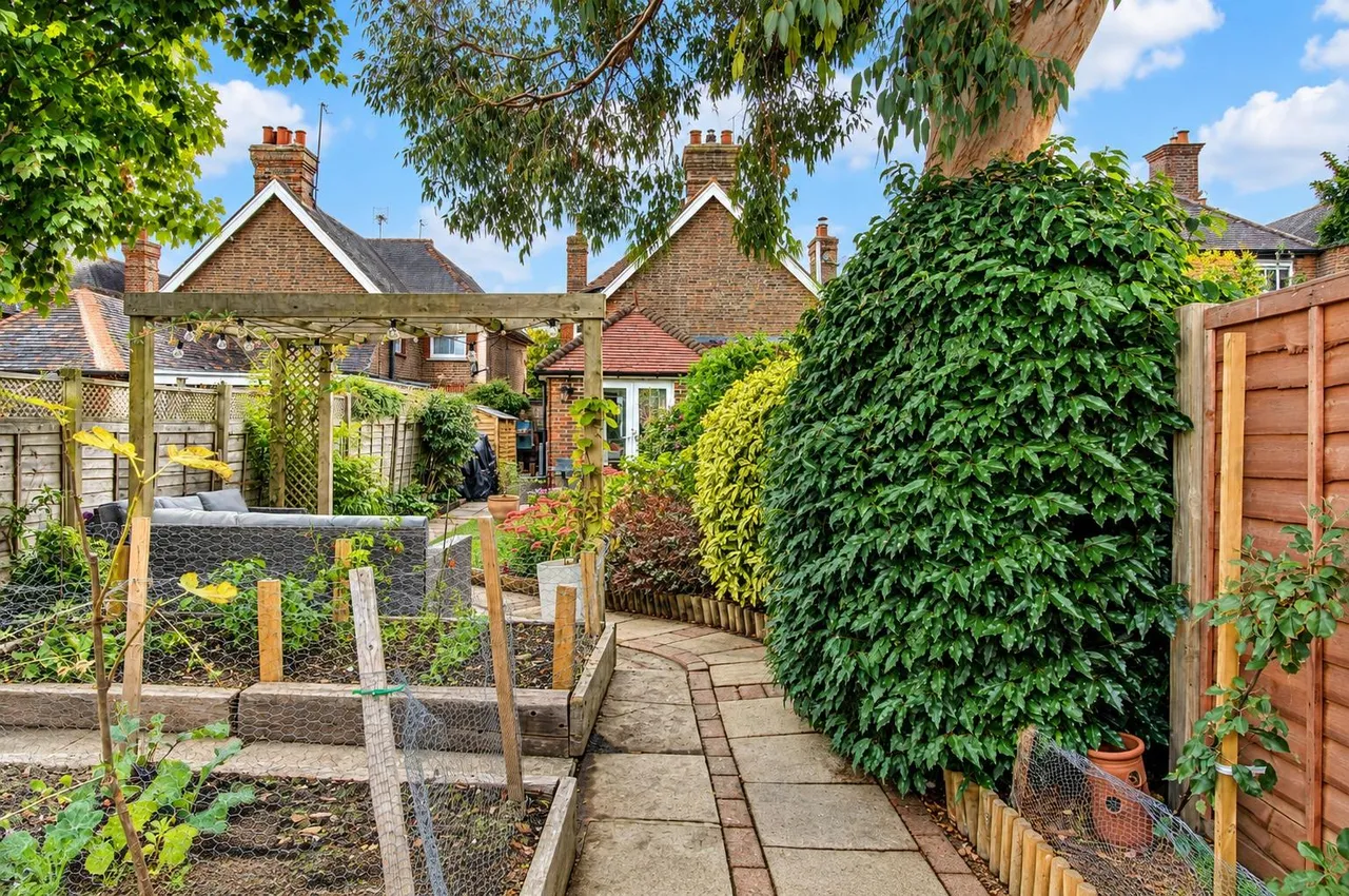 Henfield Road, Horsham, RH13, photo 22