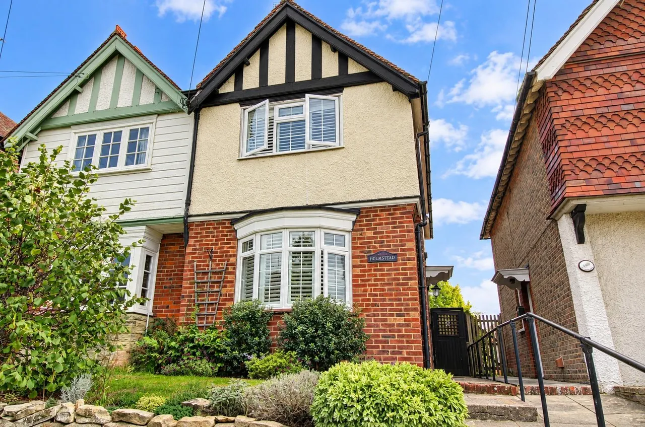 2 bed house for sale, Henfield Road, Horsham, RH13