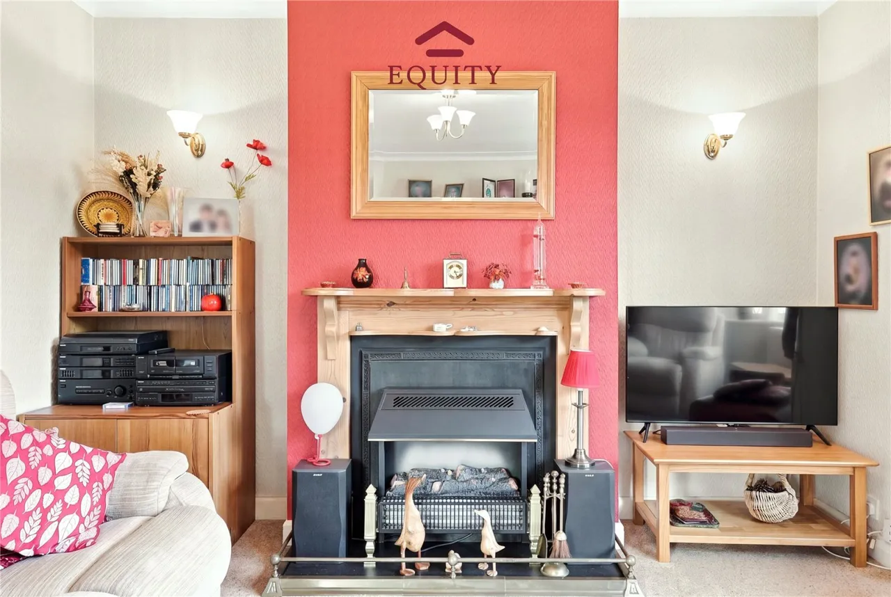 Queen Annes Grove, Enfield, photo 4