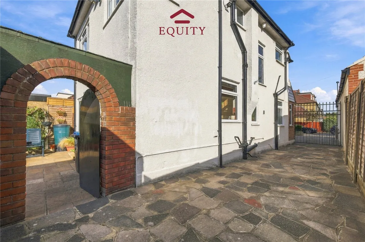Queen Annes Grove, Enfield, photo 17