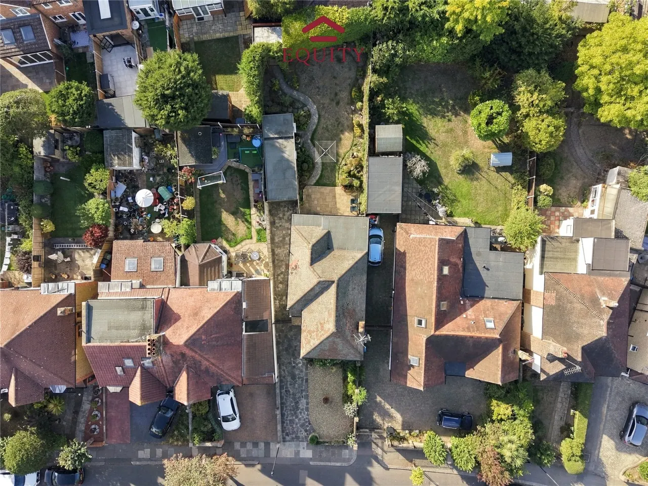Queen Annes Grove, Enfield, photo 2