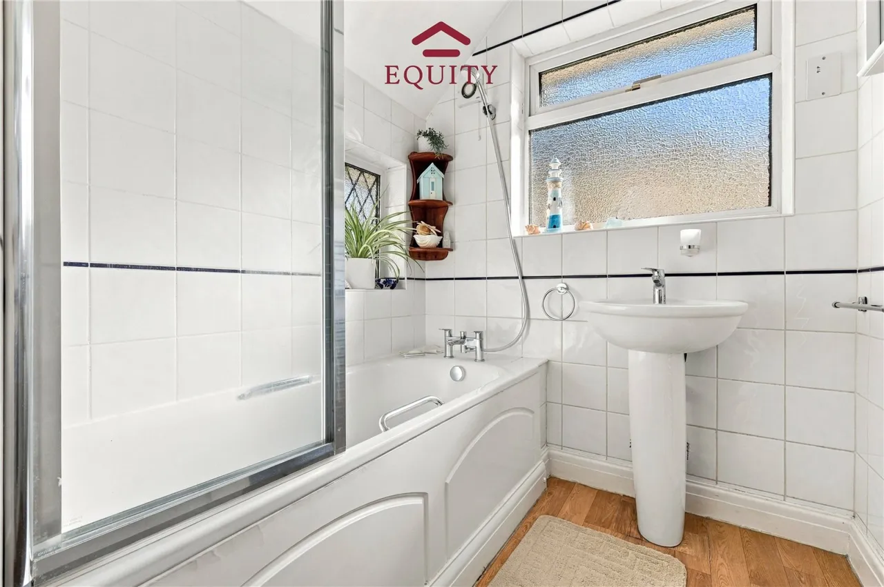 Queen Annes Grove, Enfield, photo 26