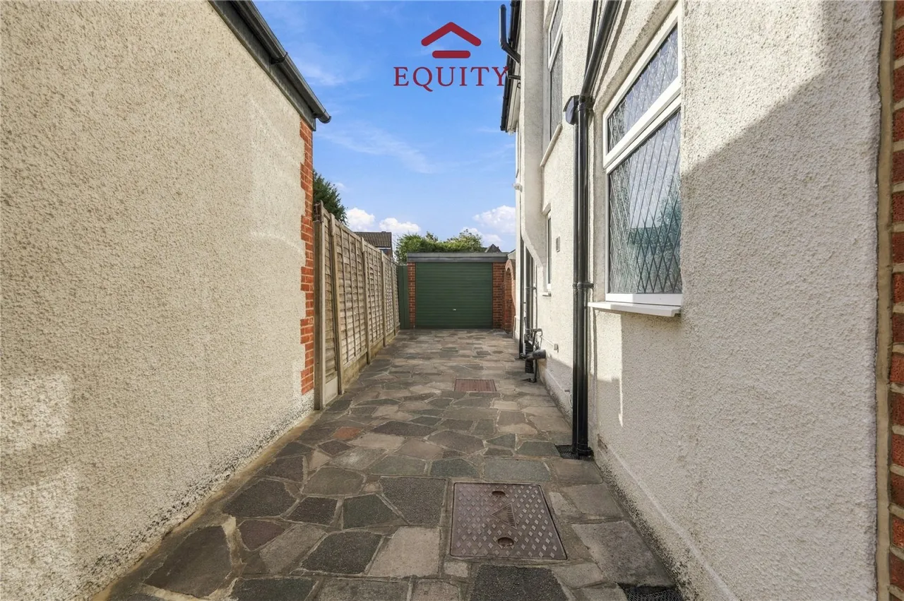 Queen Annes Grove, Enfield, photo 18