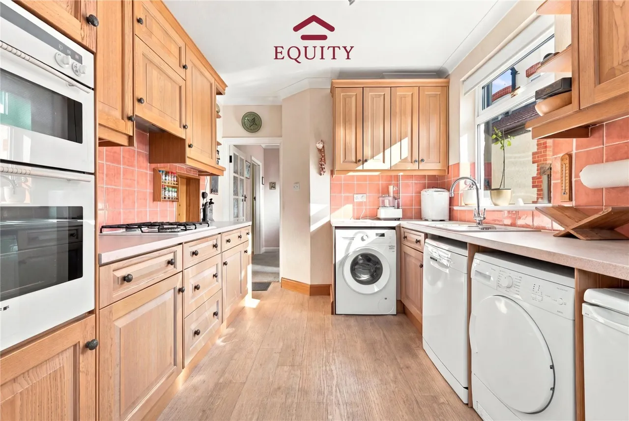Queen Annes Grove, Enfield, photo 12