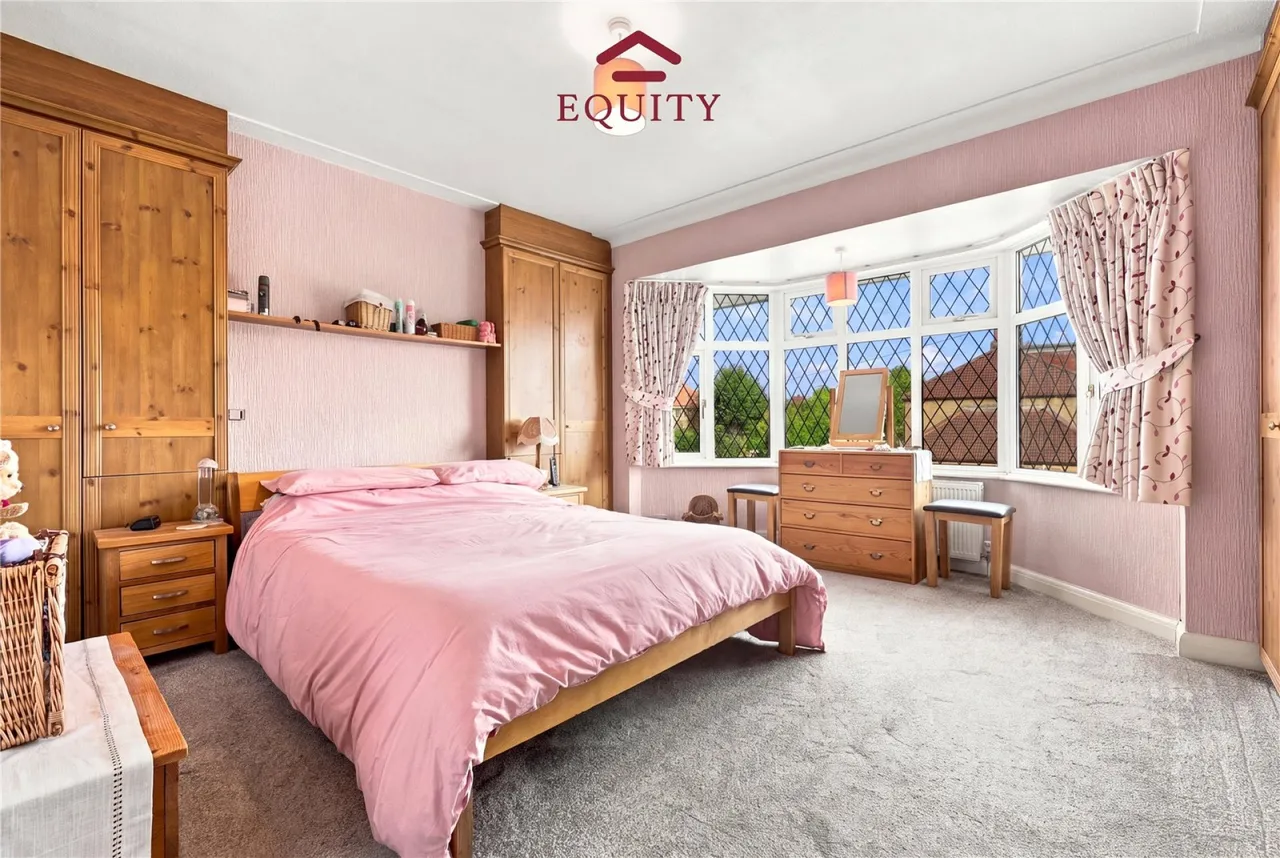 Queen Annes Grove, Enfield, photo 21