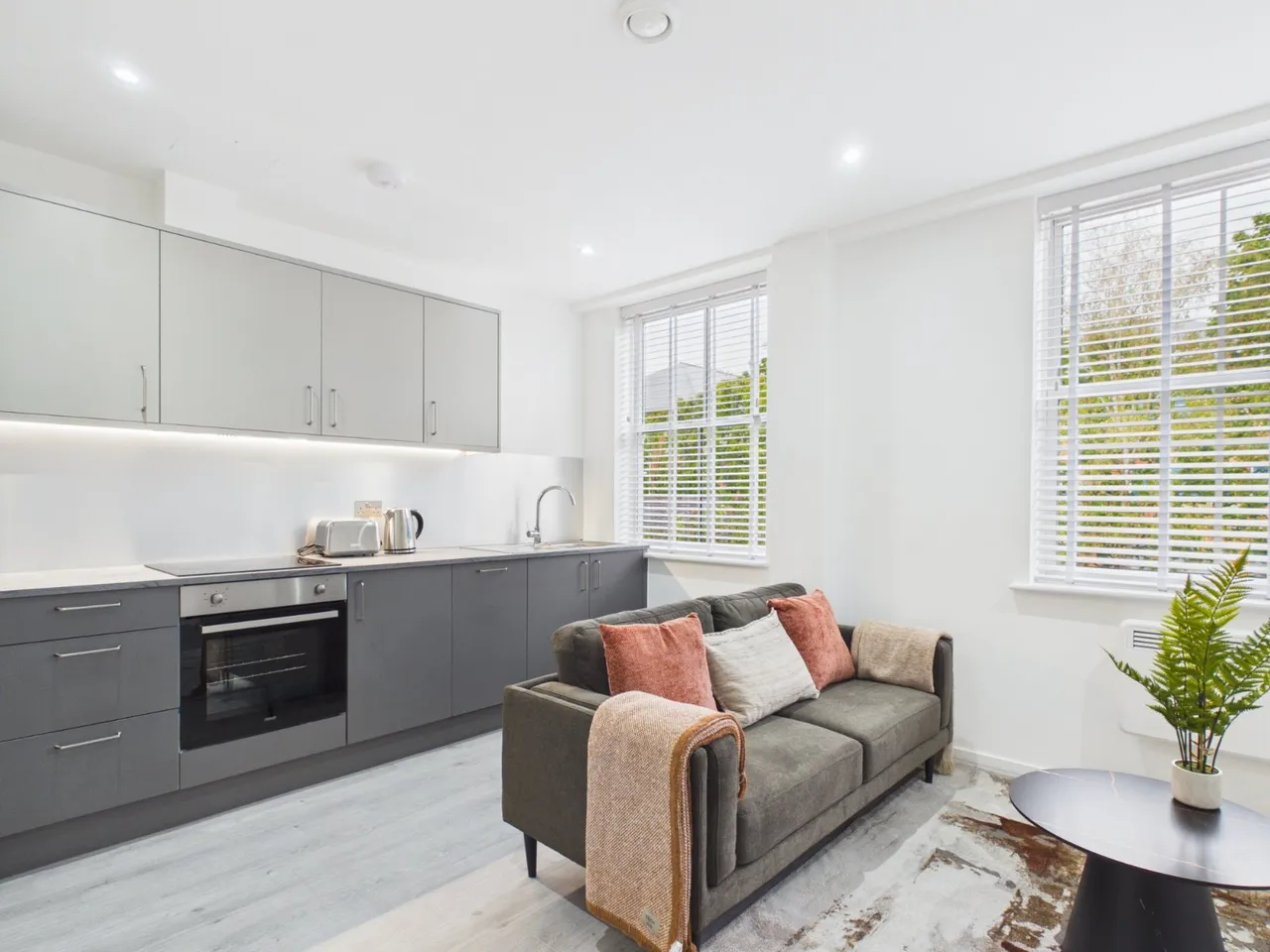 Station Road, Egham, photo 9