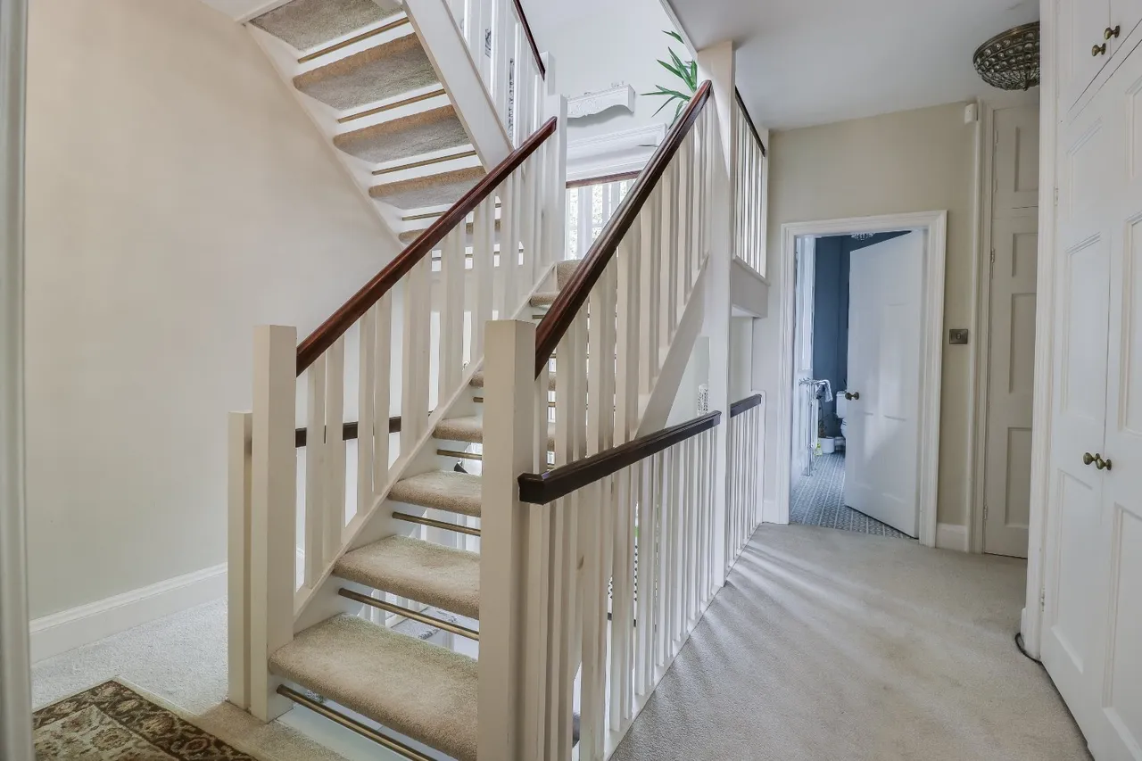 St. Helens Lane, Adel, LS16, photo 9