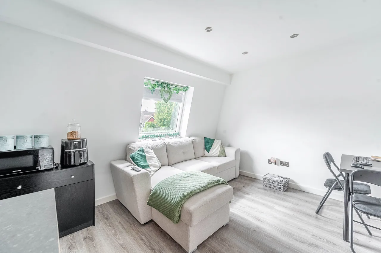 1 bed flat to rent — Flat 2, 2b Shaftesbury Avenue