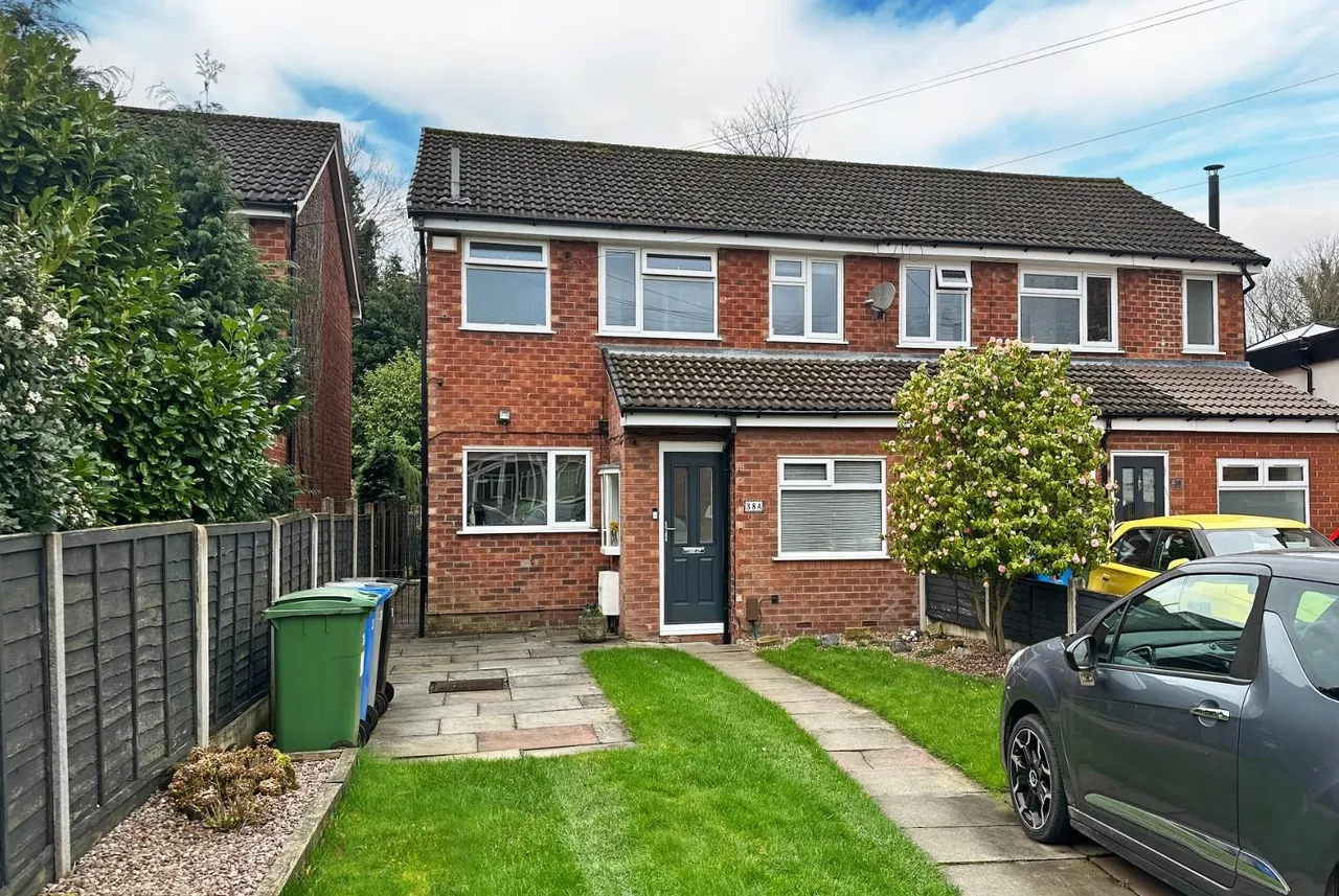 3 bed house for sale — Brook Avenue, Timperley WA15 6SJ