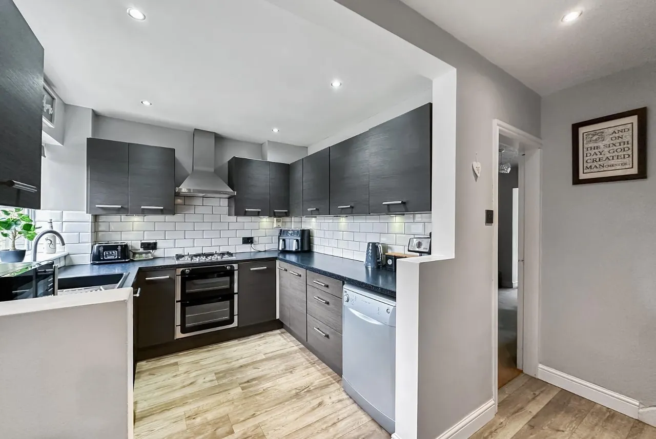 Brook Avenue, Timperley WA15 6SJ, photo 2