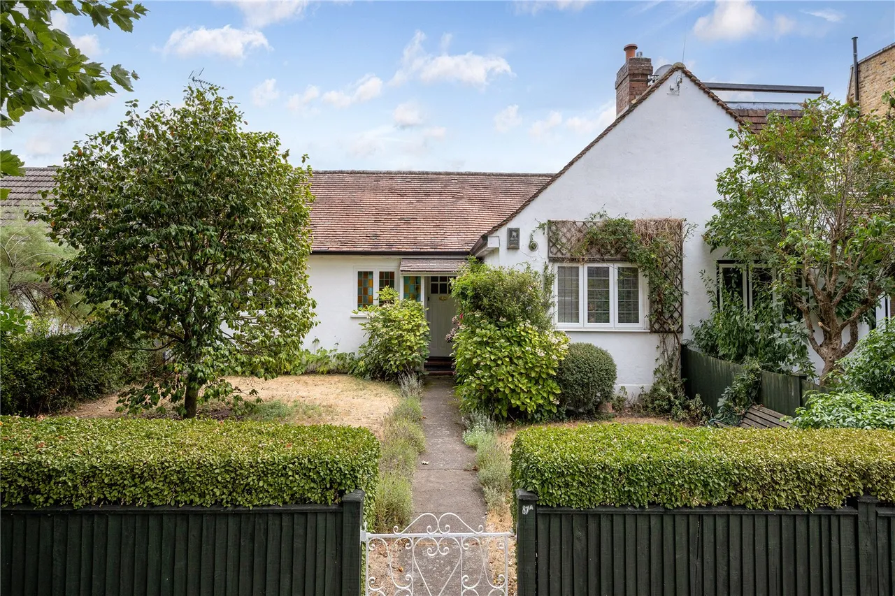 2 bed house for sale, North Road, Kew, TW9