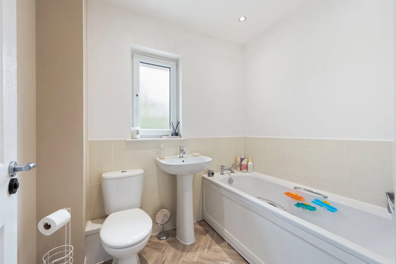 Lochty Drive, Kinglassie, KY5, photo 15
