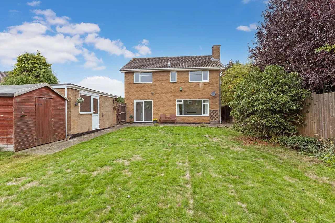 4 bed house for sale — Cranbrook Drive, Maidenhead, Berkshire SL6 6SA