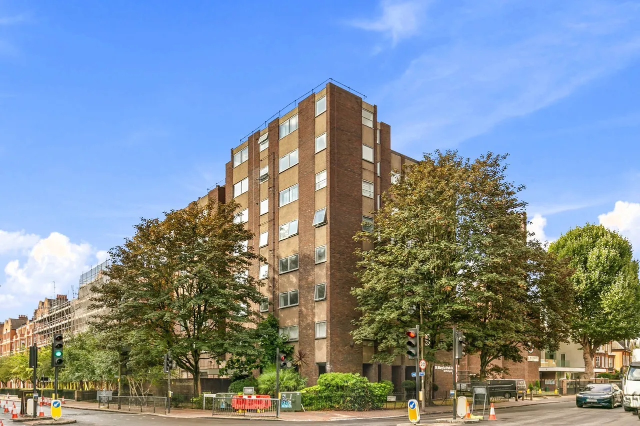 flat for sale, Parkgate Road, London, SW11