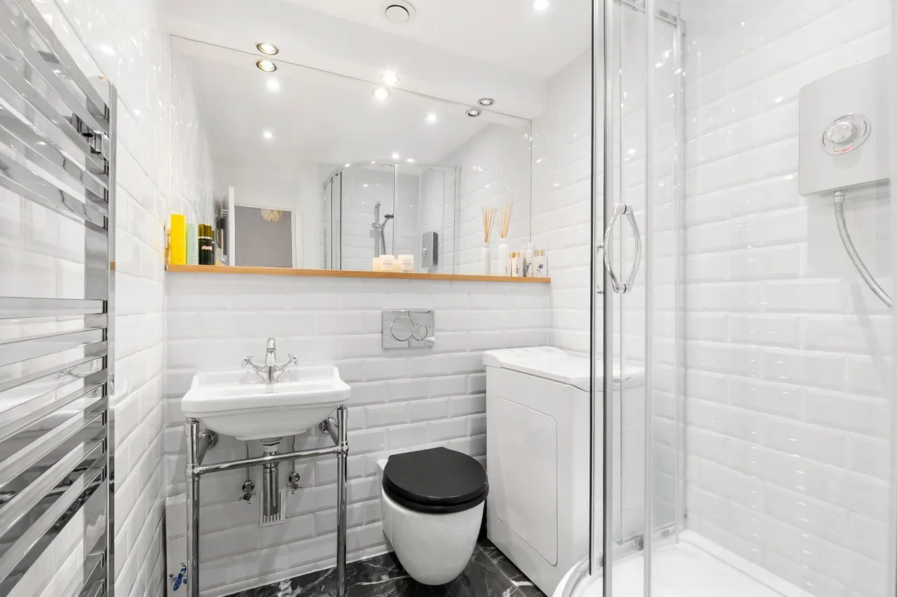 Parkgate Road, London, SW11, photo 3
