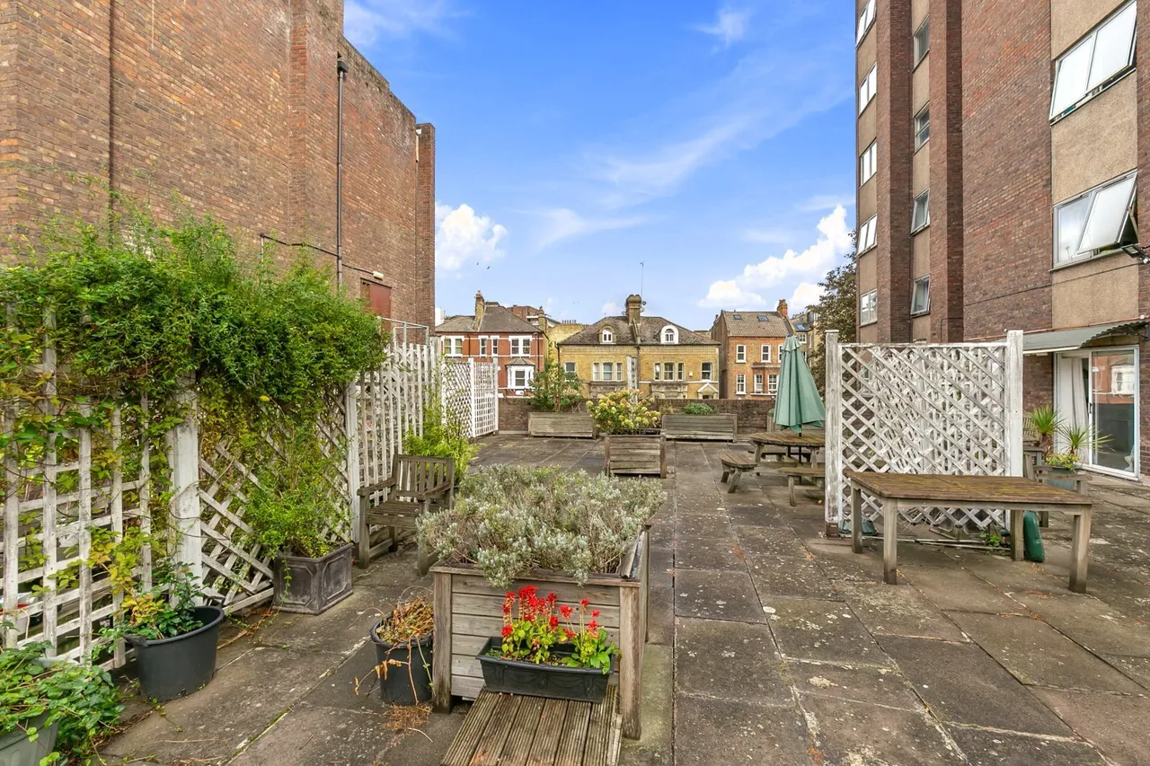 Parkgate Road, London, SW11, photo 5