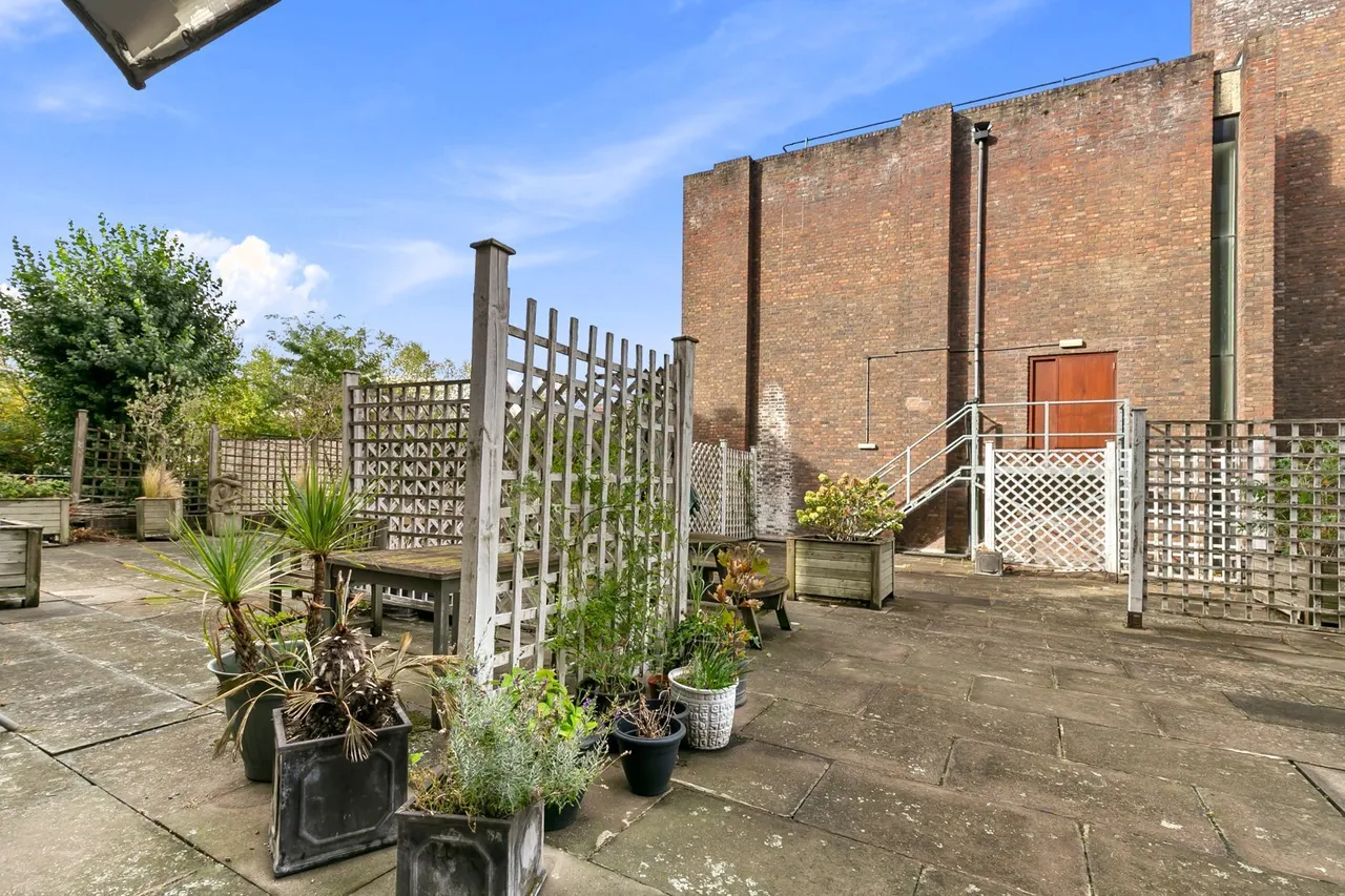 Parkgate Road, London, SW11, photo 10