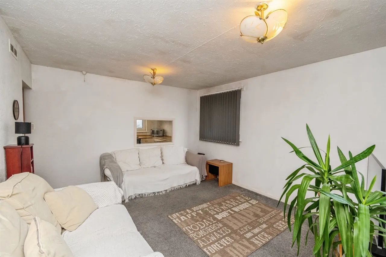 2 bed flat for sale — Millfield Avenue, WALSALL