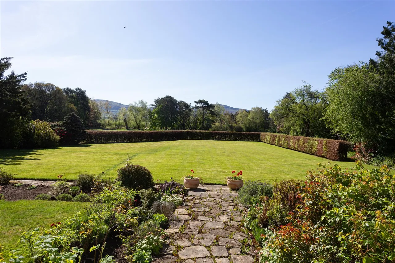Busby House & Annexe, Busby, photo 20