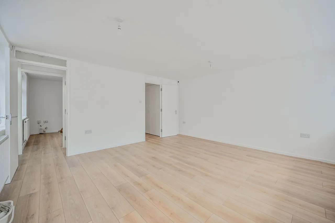 6 George Comberton Walk, London, photo 10