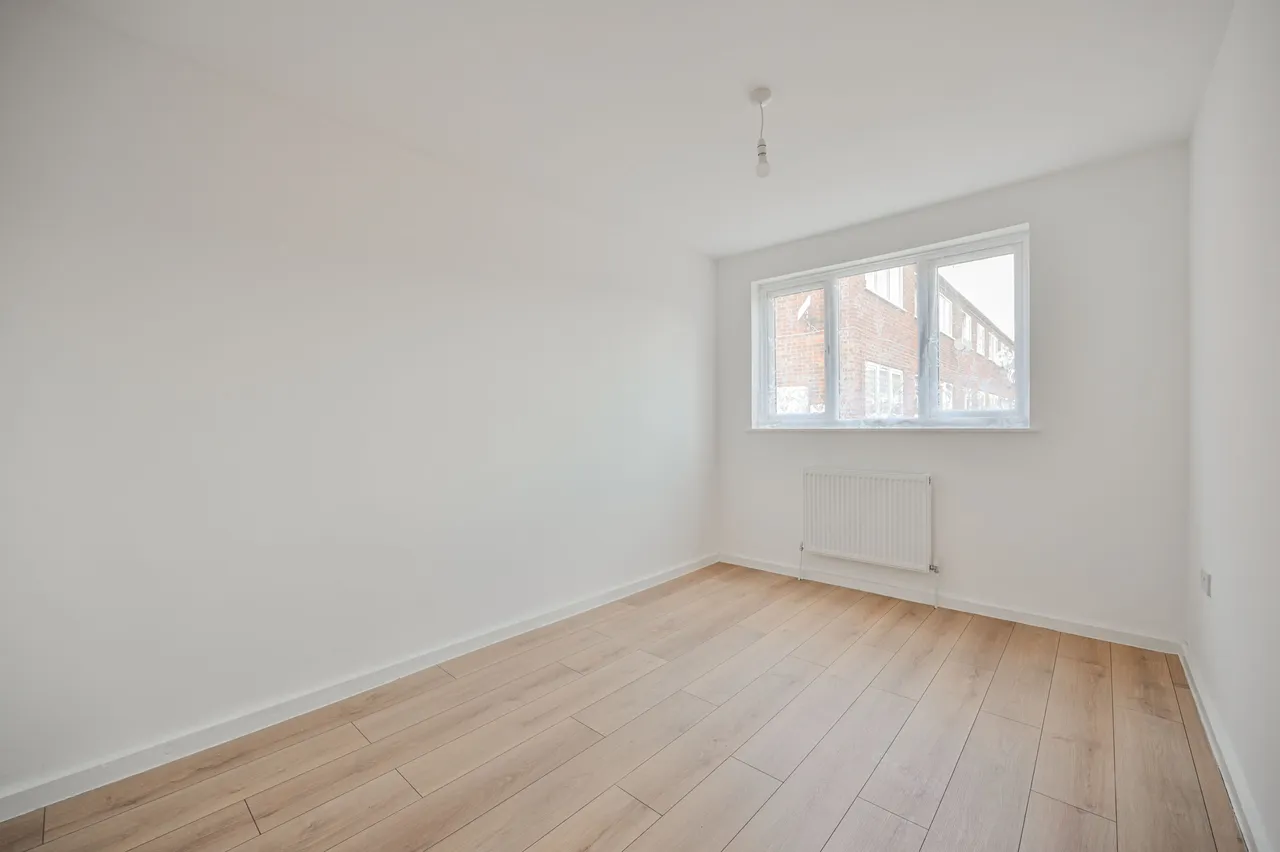 6 George Comberton Walk, London, photo 9
