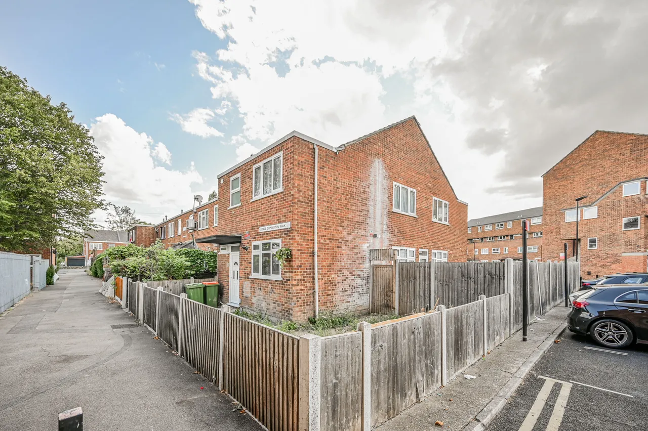 5 bed house to rent — 6 George Comberton Walk, London