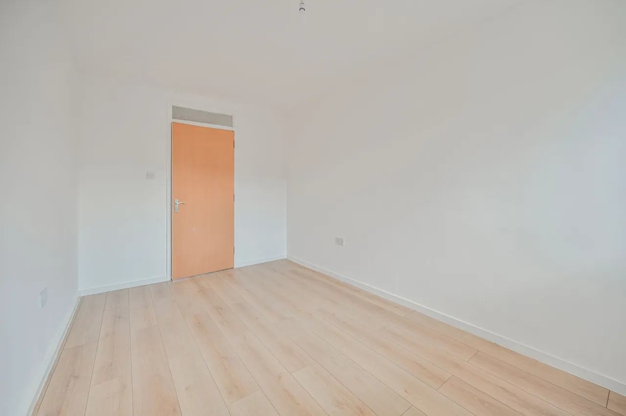 6 George Comberton Walk, London, photo 12