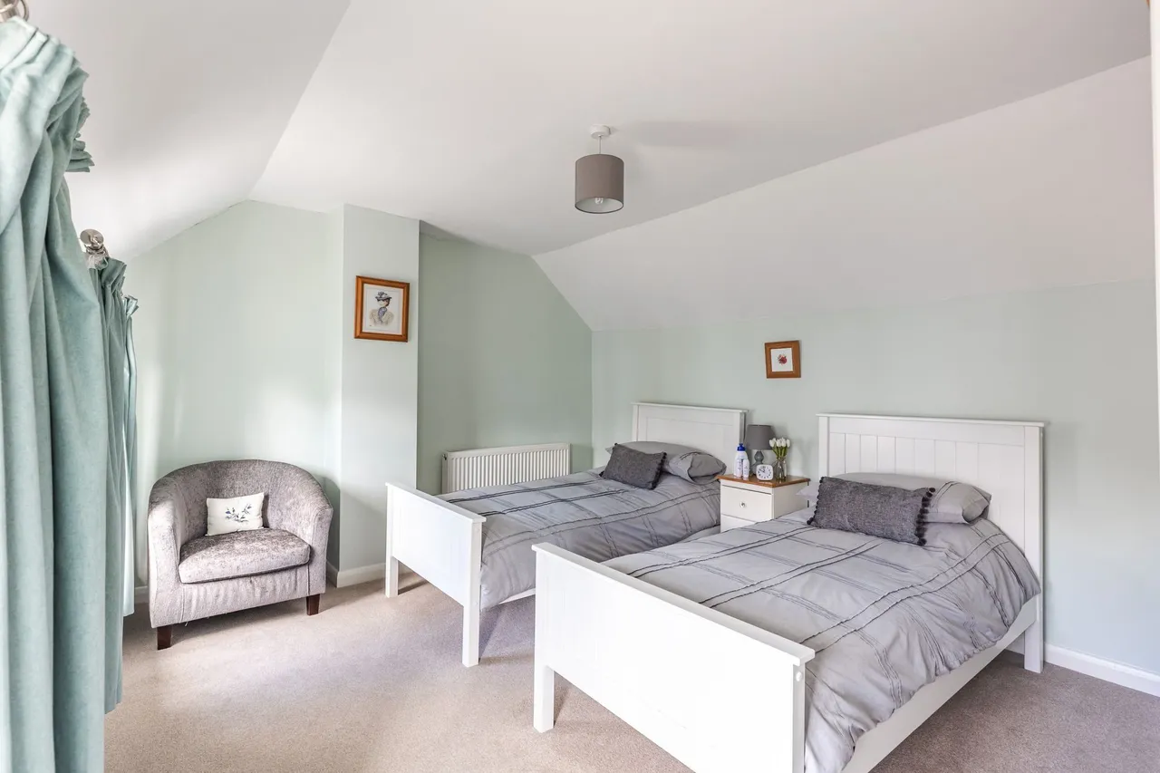 Detached Two Bedroom Cottage in Docking, photo 12