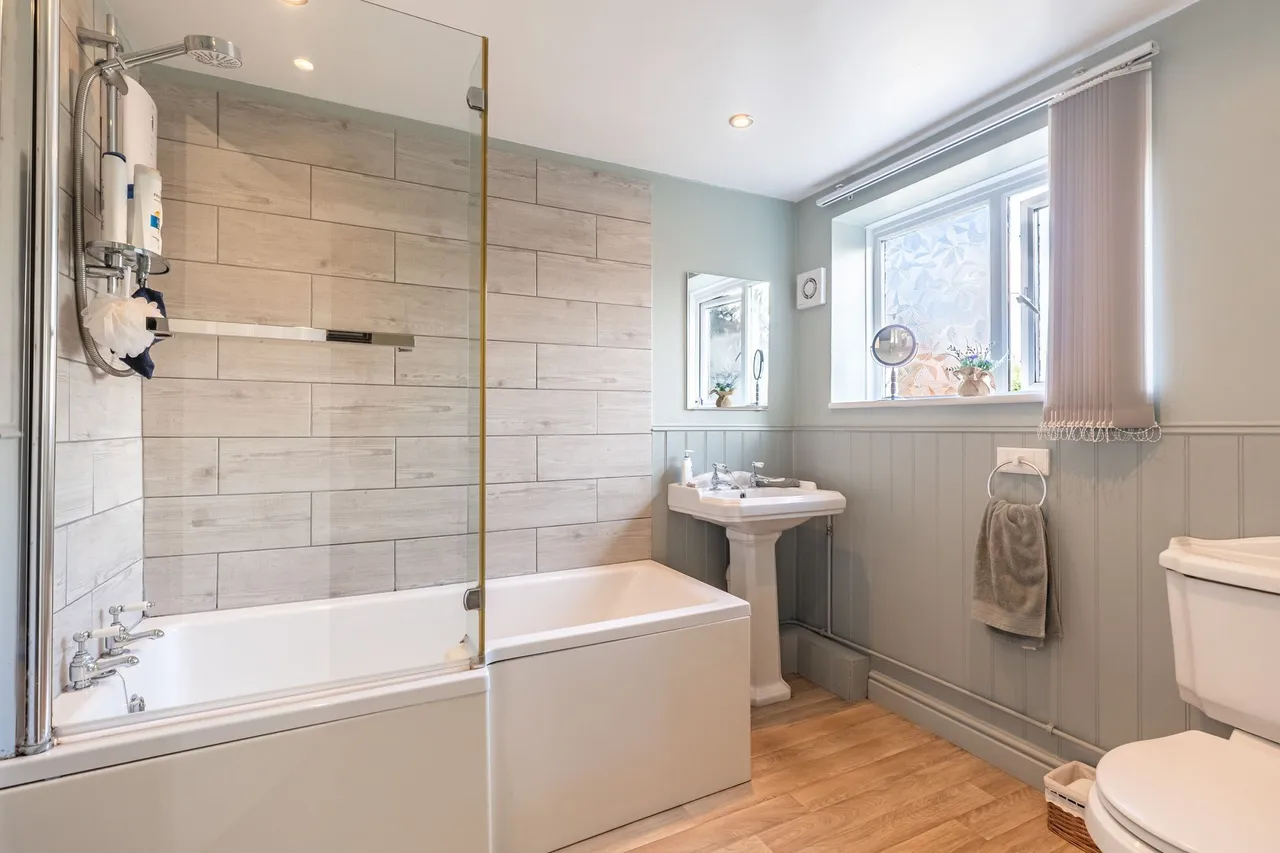 Detached Two Bedroom Cottage in Docking, photo 13